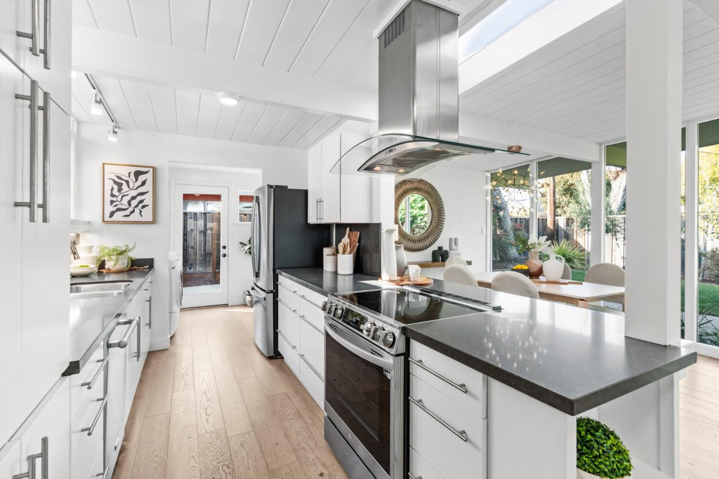 Detail Gallery Image 17 of 75 For 3773 Redwood Cir, Palo Alto,  CA 94306 - 3 Beds | 2 Baths