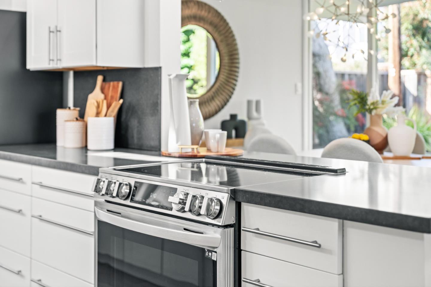 Detail Gallery Image 18 of 75 For 3773 Redwood Cir, Palo Alto,  CA 94306 - 3 Beds | 2 Baths