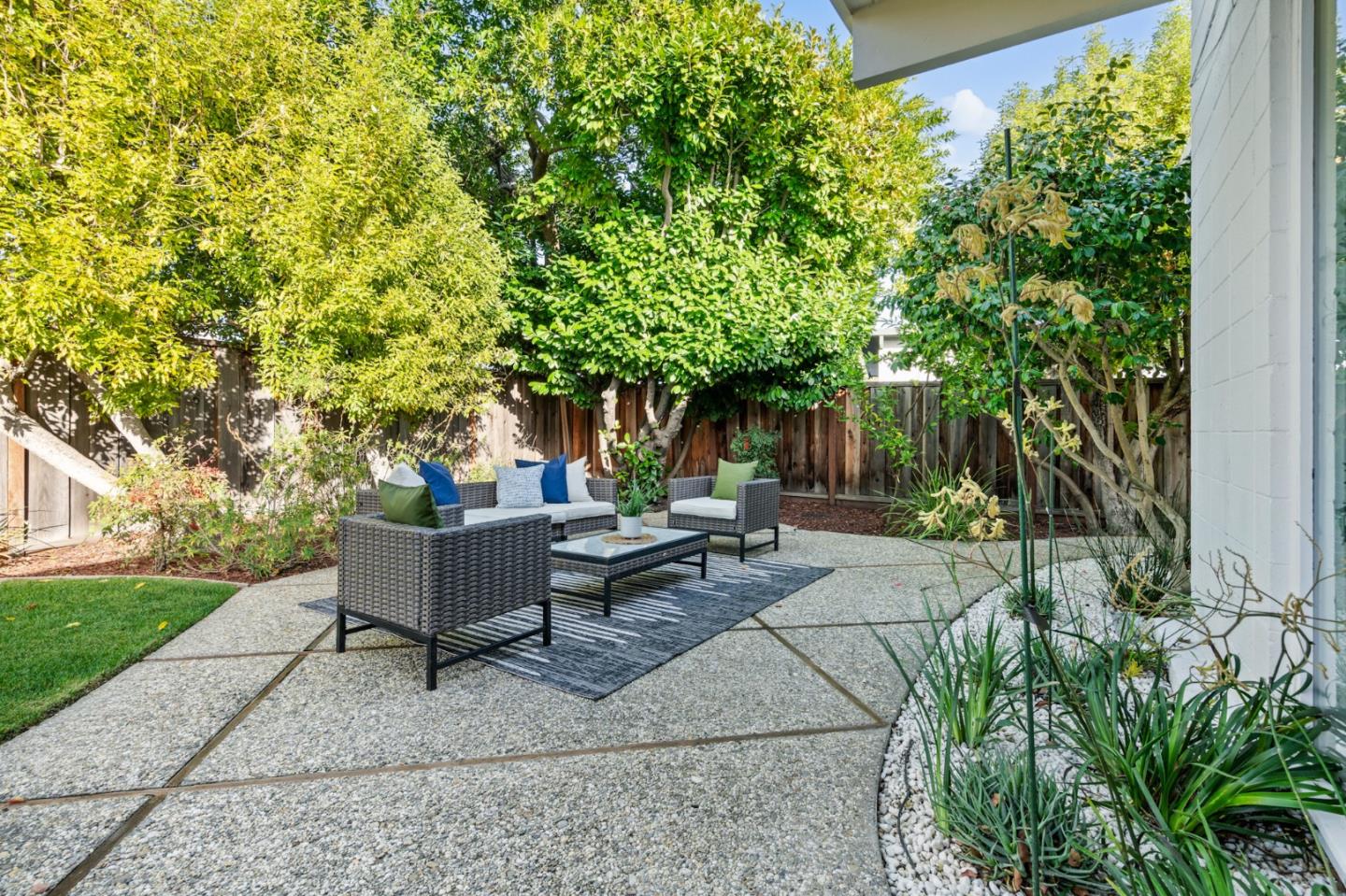 Detail Gallery Image 44 of 75 For 3773 Redwood Cir, Palo Alto,  CA 94306 - 3 Beds | 2 Baths