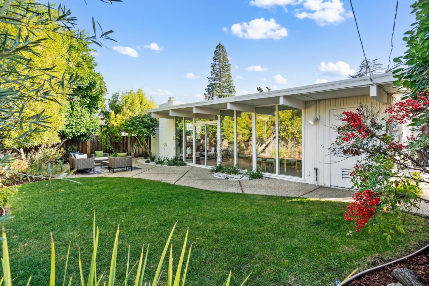 Detail Gallery Image 47 of 75 For 3773 Redwood Cir, Palo Alto,  CA 94306 - 3 Beds | 2 Baths