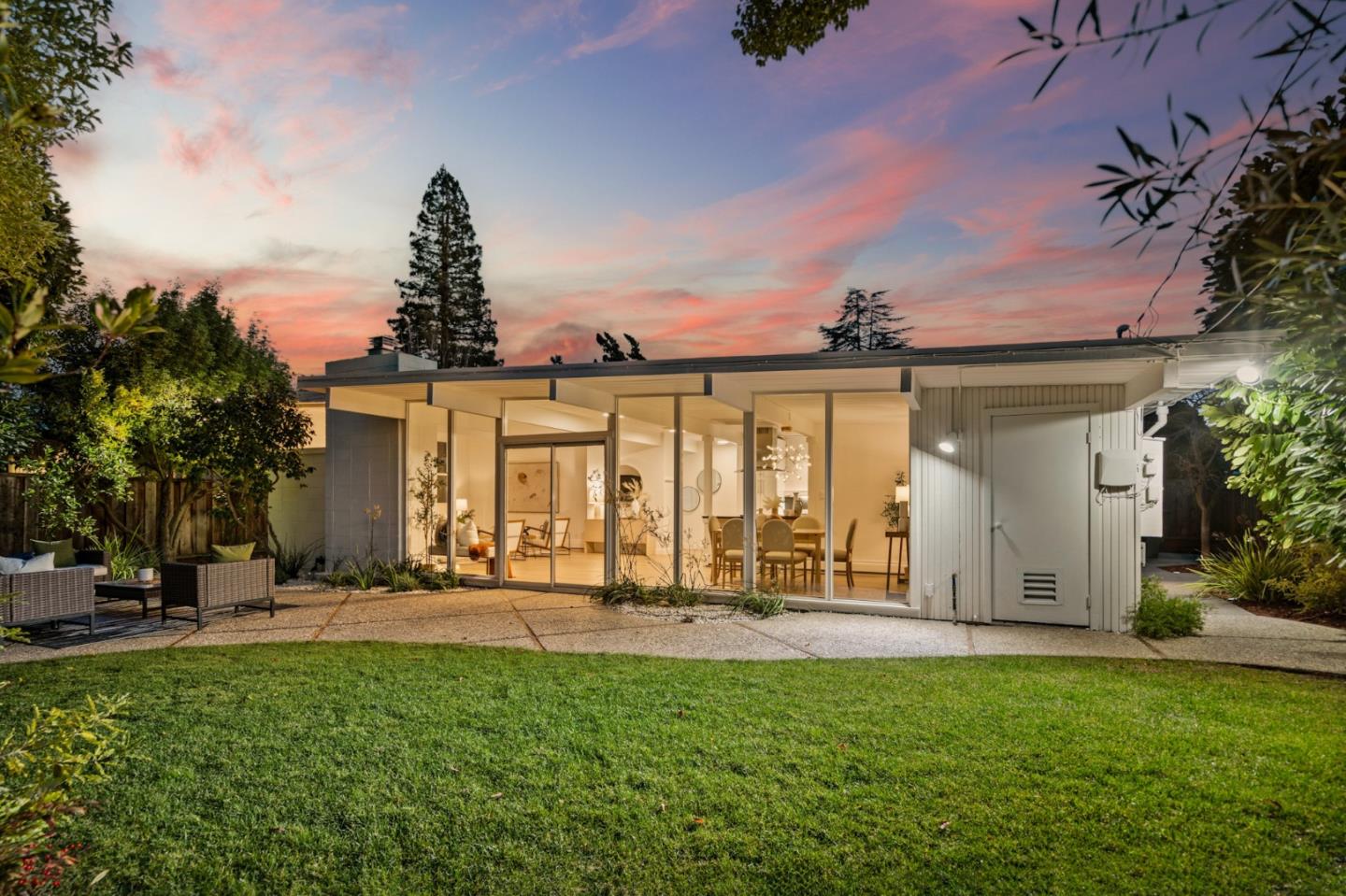 Detail Gallery Image 49 of 75 For 3773 Redwood Cir, Palo Alto,  CA 94306 - 3 Beds | 2 Baths