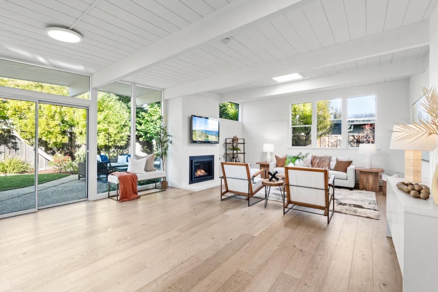 Detail Gallery Image 5 of 75 For 3773 Redwood Cir, Palo Alto,  CA 94306 - 3 Beds | 2 Baths