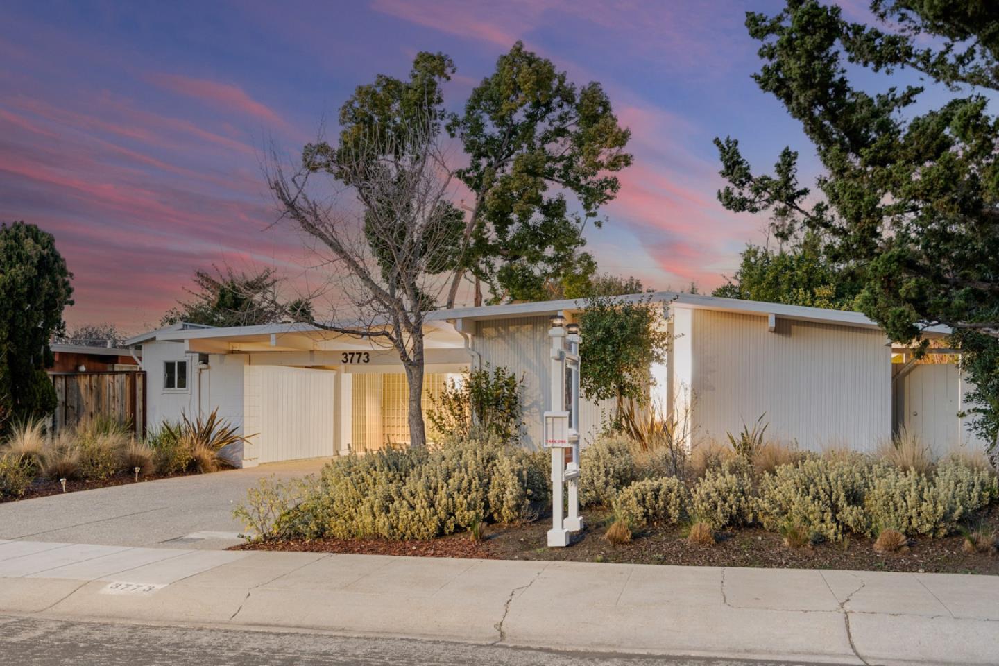 Detail Gallery Image 53 of 75 For 3773 Redwood Cir, Palo Alto,  CA 94306 - 3 Beds | 2 Baths