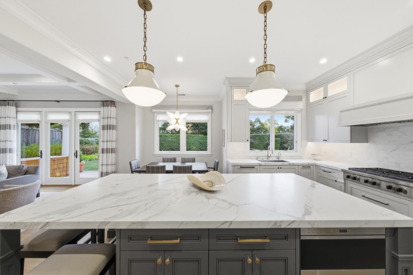 Detail Gallery Image 14 of 62 For 530 Barbara Way, Hillsborough,  CA 94010 - 4 Beds | 4/1 Baths