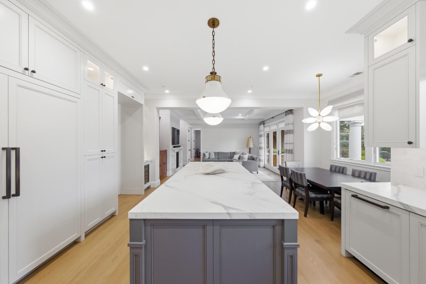 Detail Gallery Image 15 of 62 For 530 Barbara Way, Hillsborough,  CA 94010 - 4 Beds | 4/1 Baths