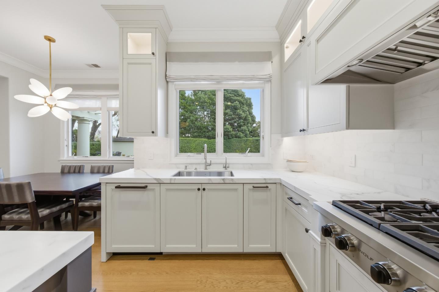 Detail Gallery Image 16 of 62 For 530 Barbara Way, Hillsborough,  CA 94010 - 4 Beds | 4/1 Baths