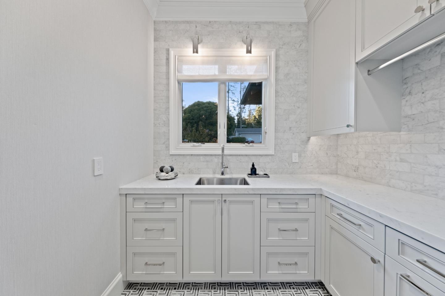 Detail Gallery Image 21 of 62 For 530 Barbara Way, Hillsborough,  CA 94010 - 4 Beds | 4/1 Baths