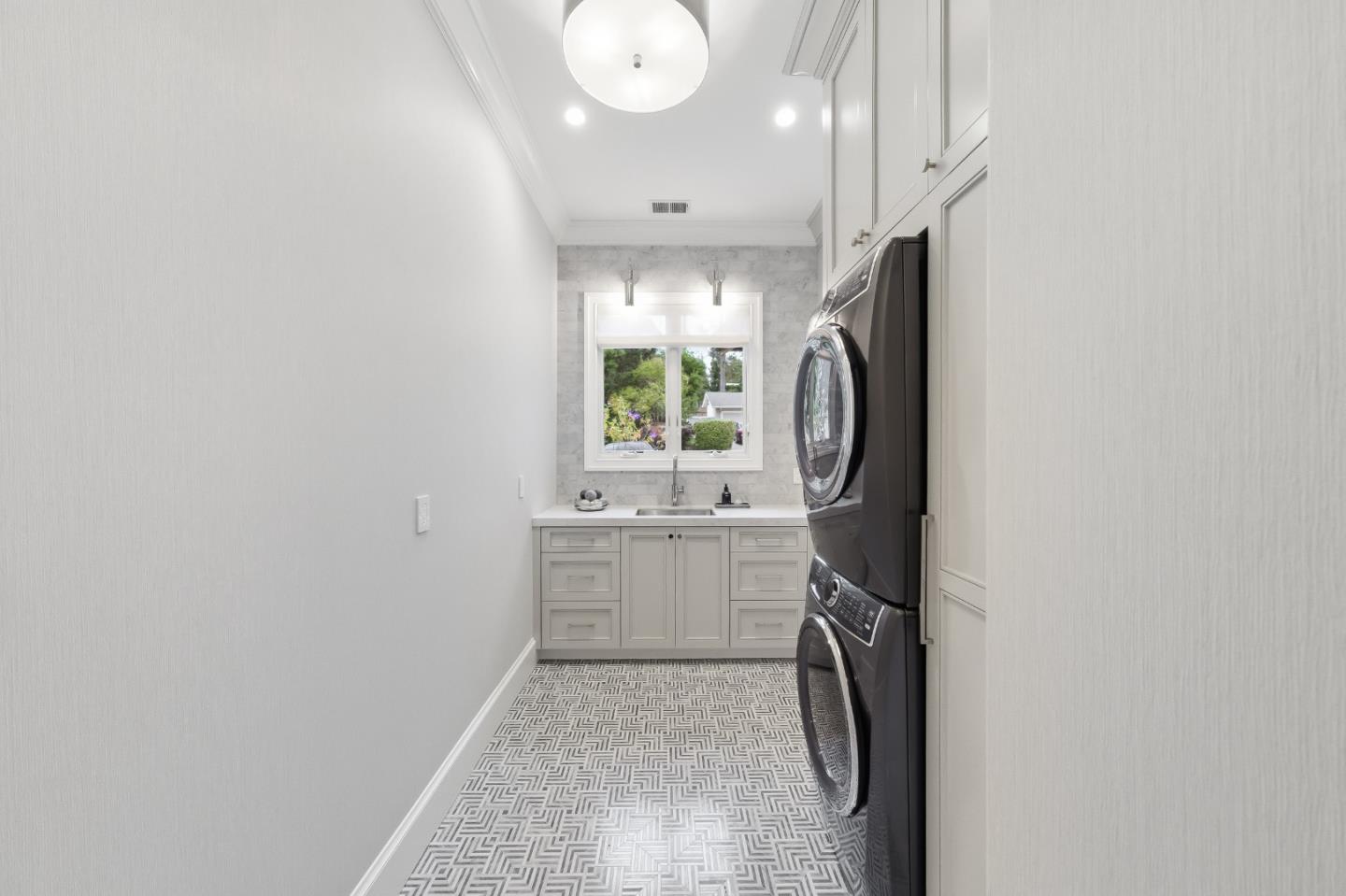Detail Gallery Image 22 of 62 For 530 Barbara Way, Hillsborough,  CA 94010 - 4 Beds | 4/1 Baths