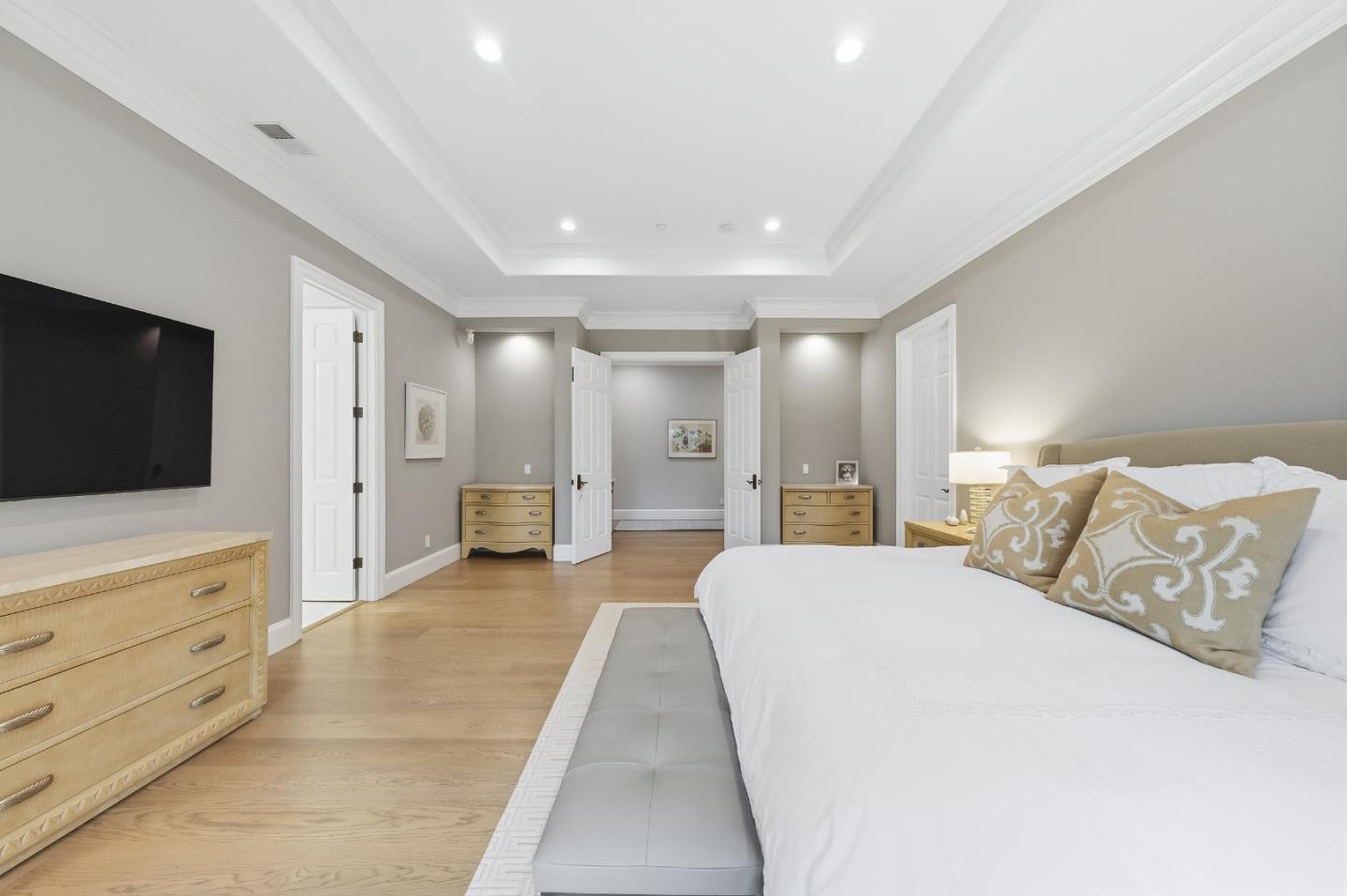 Detail Gallery Image 27 of 62 For 530 Barbara Way, Hillsborough,  CA 94010 - 4 Beds | 4/1 Baths