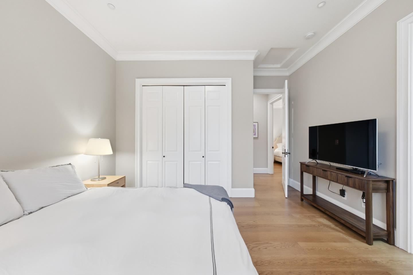 Detail Gallery Image 34 of 62 For 530 Barbara Way, Hillsborough,  CA 94010 - 4 Beds | 4/1 Baths