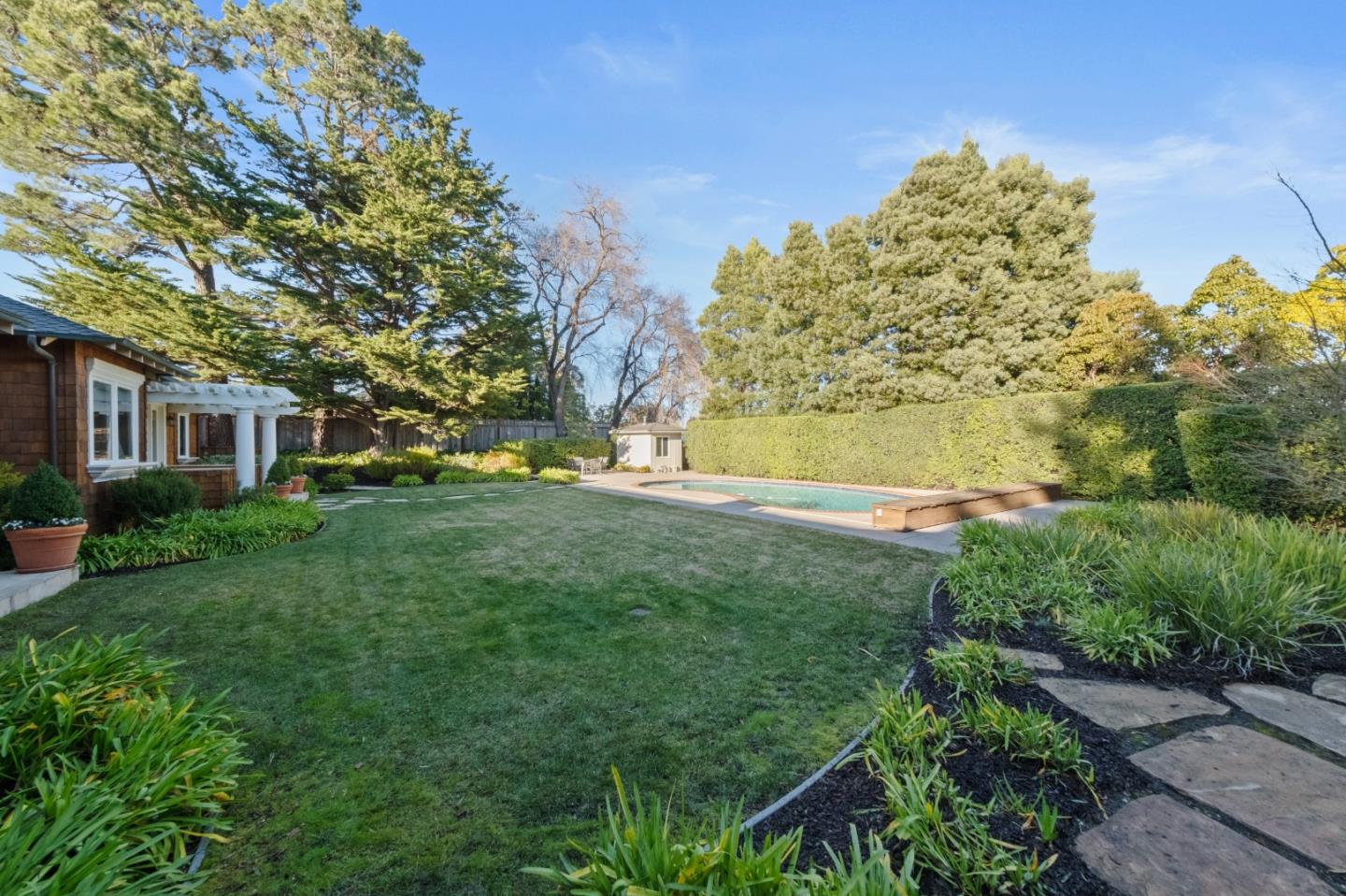 Detail Gallery Image 40 of 62 For 530 Barbara Way, Hillsborough,  CA 94010 - 4 Beds | 4/1 Baths