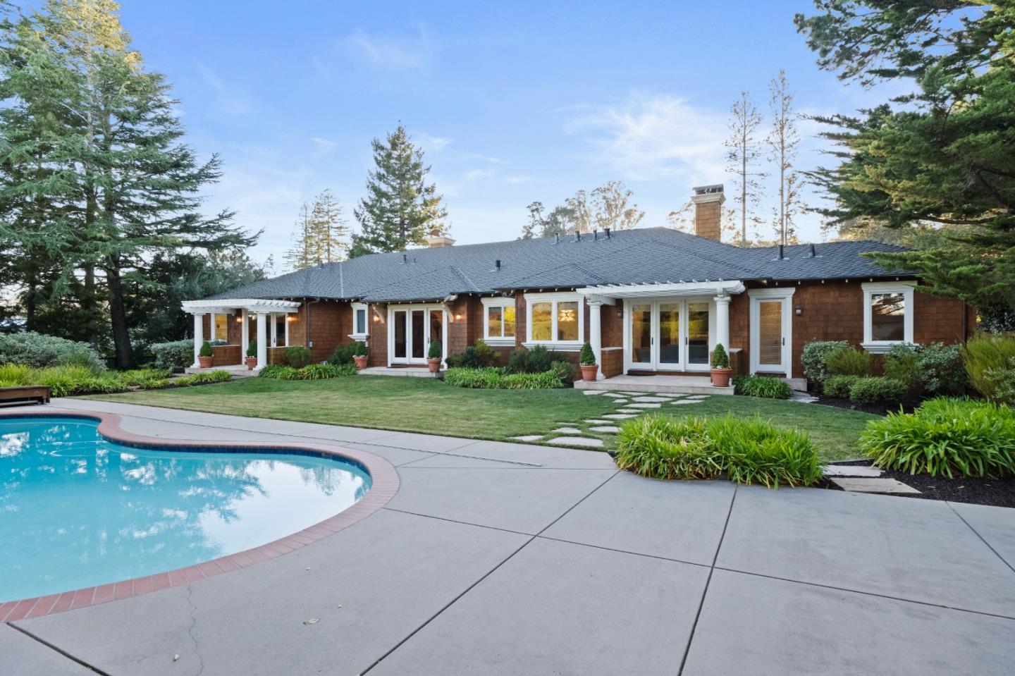 Detail Gallery Image 42 of 62 For 530 Barbara Way, Hillsborough,  CA 94010 - 4 Beds | 4/1 Baths