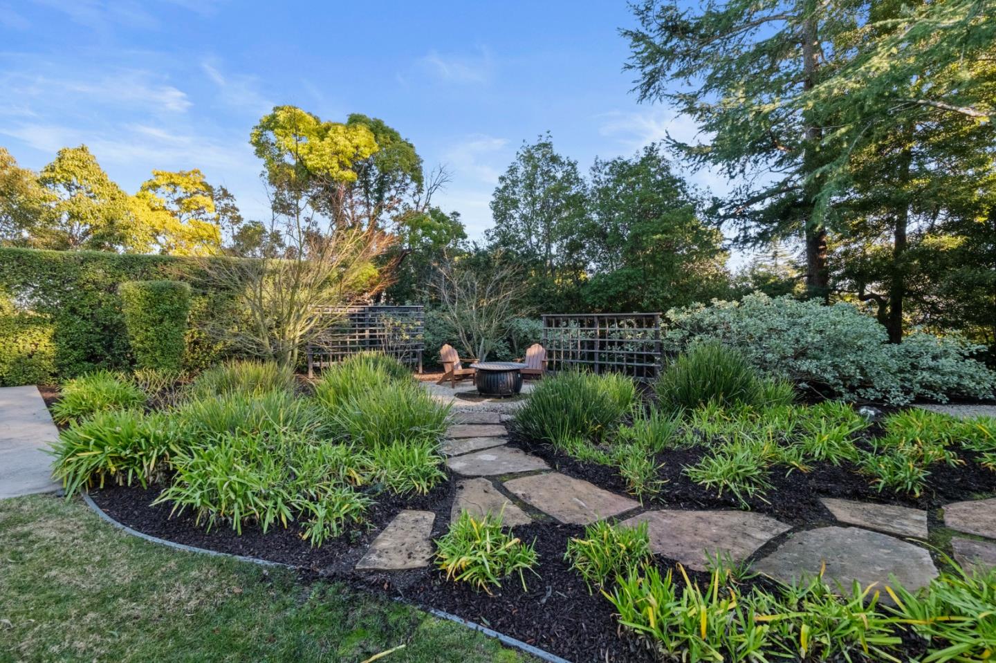 Detail Gallery Image 44 of 62 For 530 Barbara Way, Hillsborough,  CA 94010 - 4 Beds | 4/1 Baths