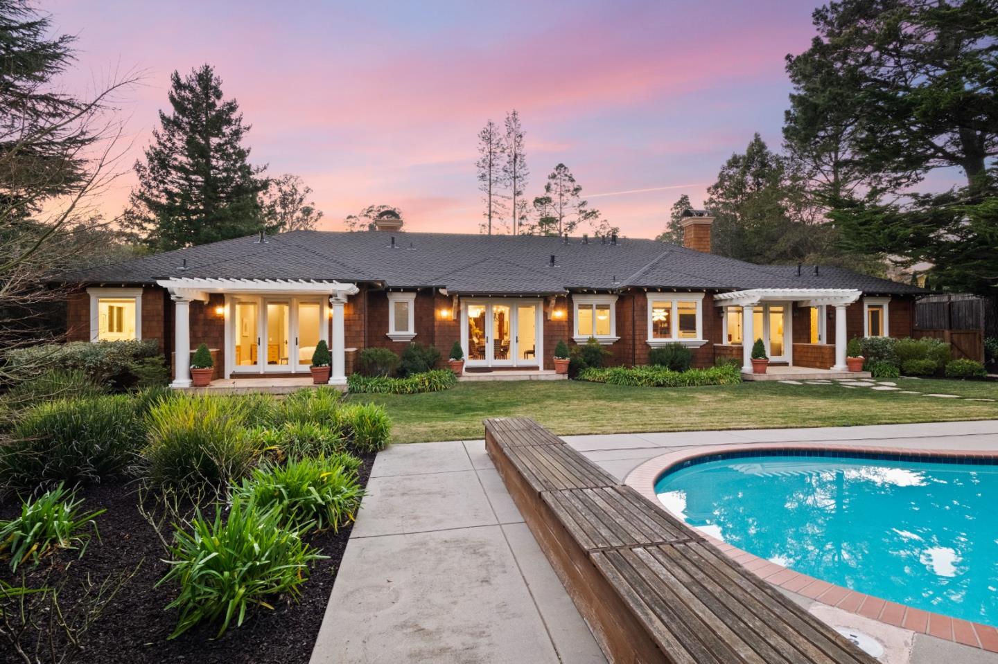 Detail Gallery Image 48 of 62 For 530 Barbara Way, Hillsborough,  CA 94010 - 4 Beds | 4/1 Baths