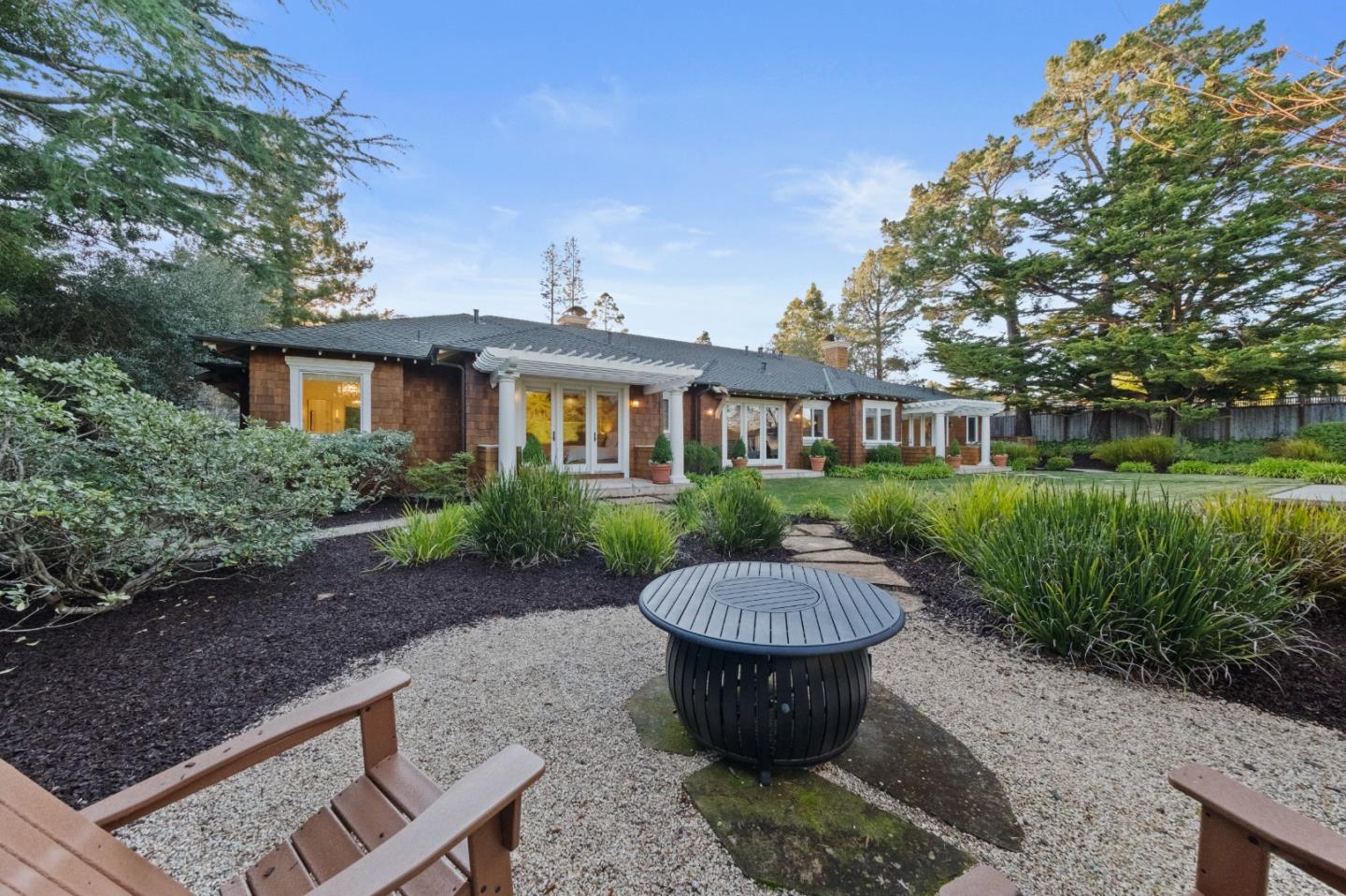 Detail Gallery Image 49 of 62 For 530 Barbara Way, Hillsborough,  CA 94010 - 4 Beds | 4/1 Baths