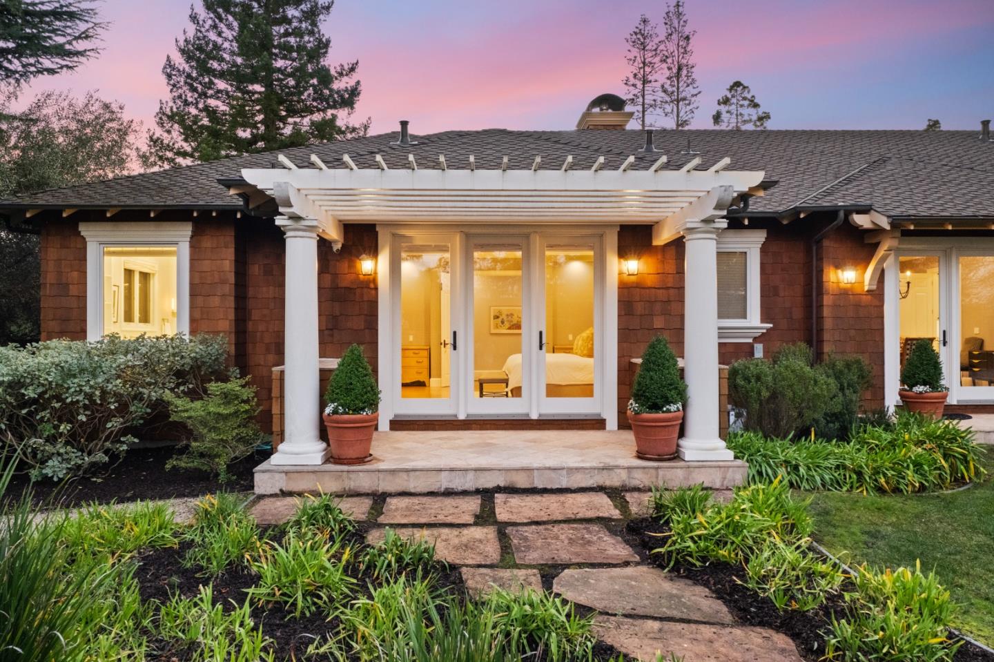 Detail Gallery Image 51 of 62 For 530 Barbara Way, Hillsborough,  CA 94010 - 4 Beds | 4/1 Baths