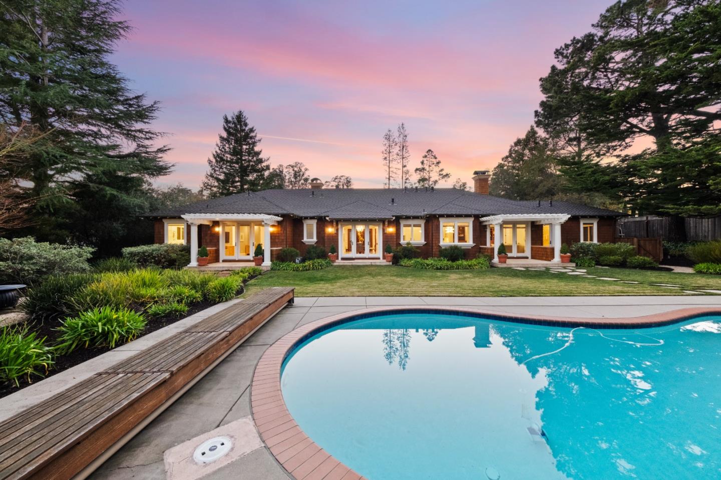 Detail Gallery Image 52 of 62 For 530 Barbara Way, Hillsborough,  CA 94010 - 4 Beds | 4/1 Baths