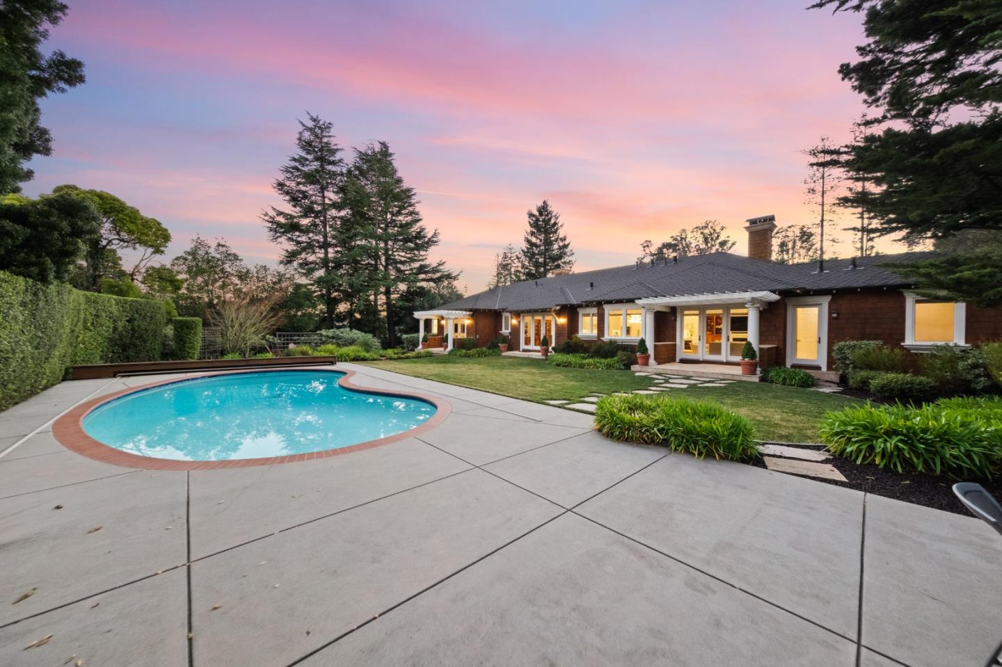 Detail Gallery Image 53 of 62 For 530 Barbara Way, Hillsborough,  CA 94010 - 4 Beds | 4/1 Baths