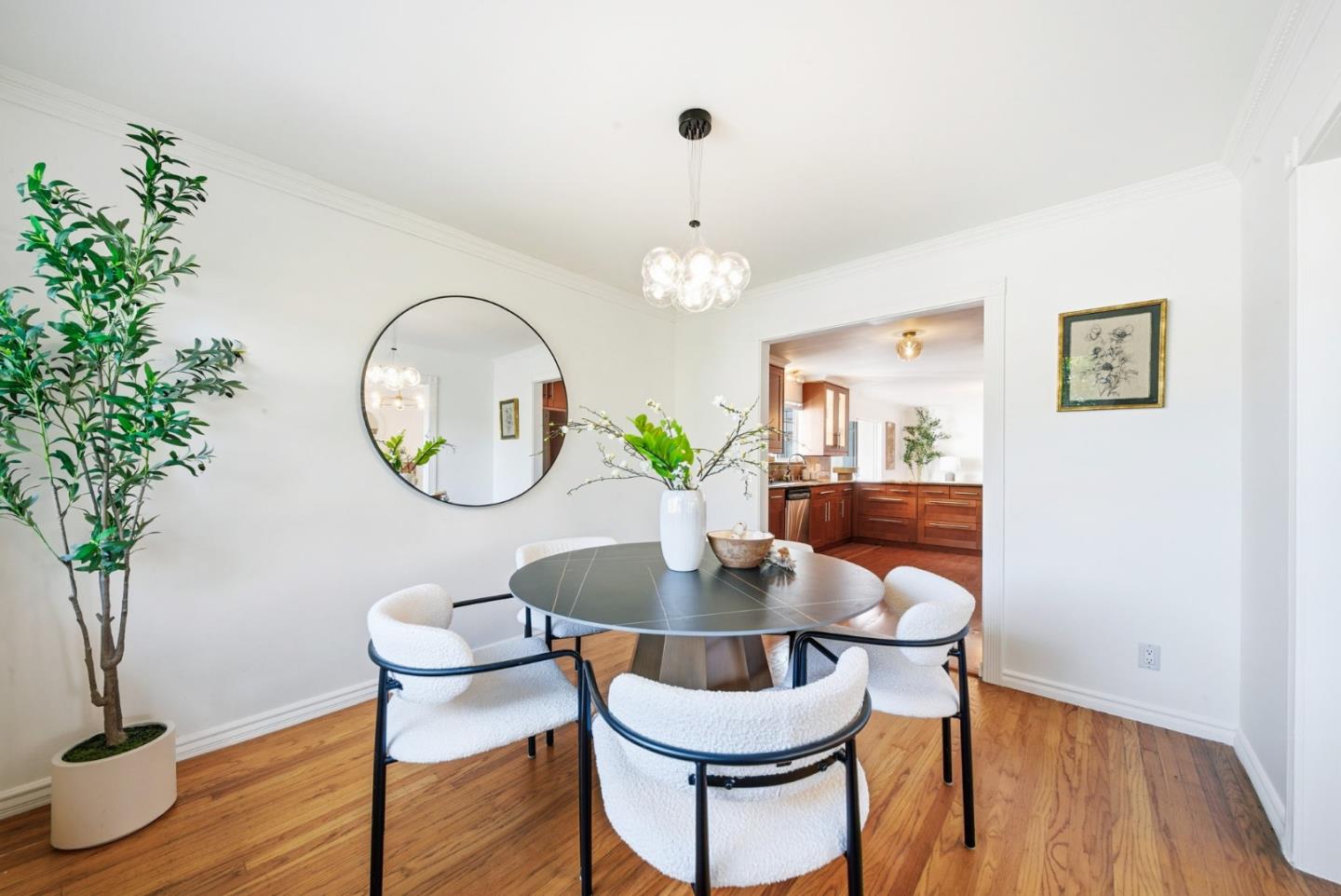 Detail Gallery Image 10 of 85 For 225 W Meadow Dr, Palo Alto,  CA 94306 - 3 Beds | 2 Baths