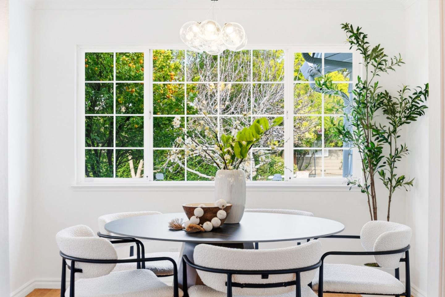 Detail Gallery Image 12 of 85 For 225 W Meadow Dr, Palo Alto,  CA 94306 - 3 Beds | 2 Baths