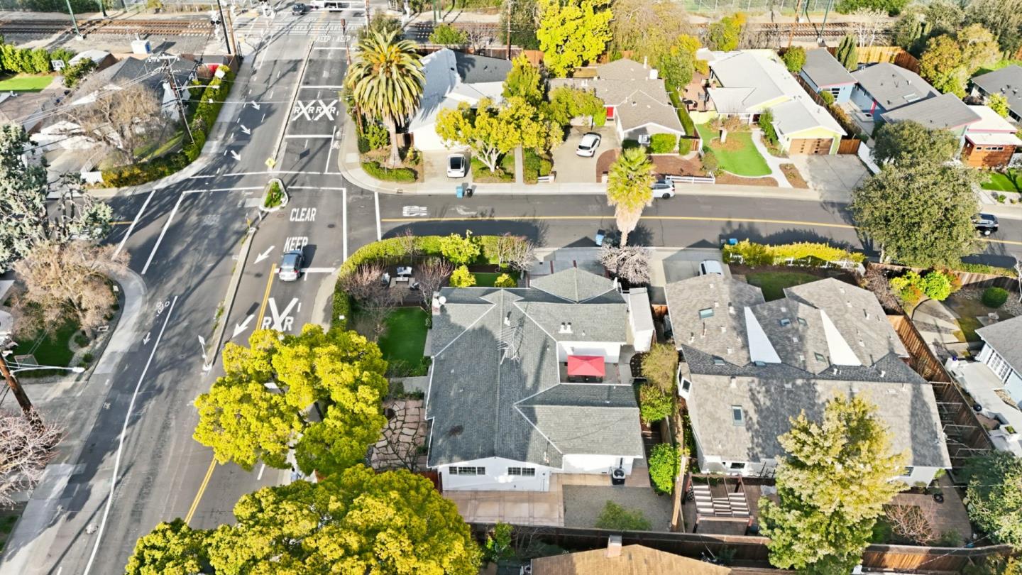 Detail Gallery Image 58 of 85 For 225 W Meadow Dr, Palo Alto,  CA 94306 - 3 Beds | 2 Baths