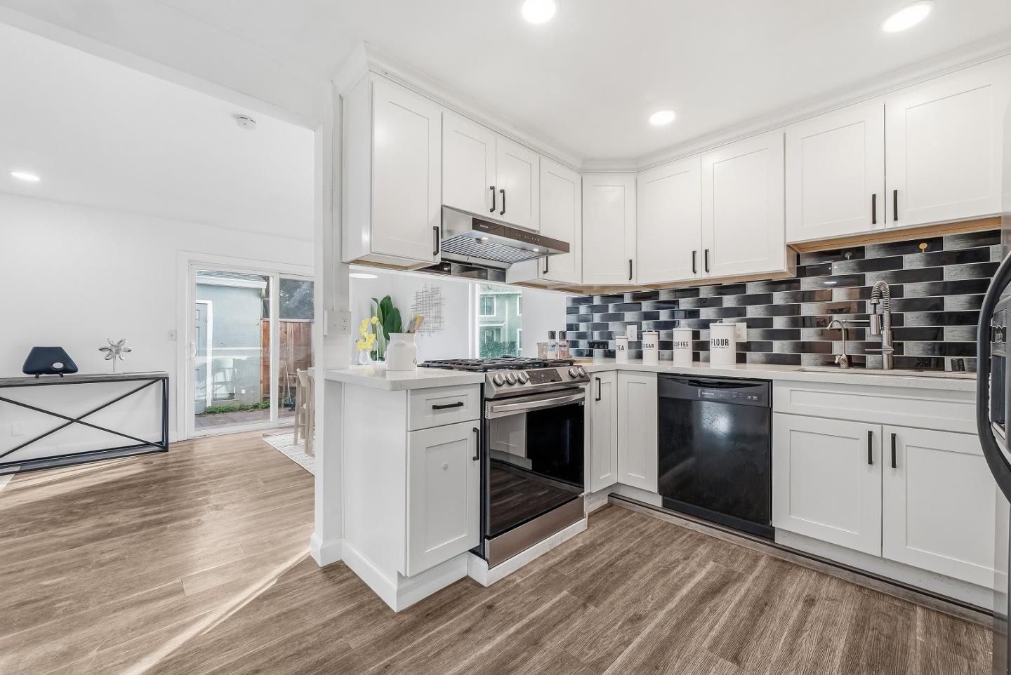 Detail Gallery Image 11 of 39 For 1136 Ribisi Cir, San Jose,  CA 95131 - 4 Beds | 2 Baths