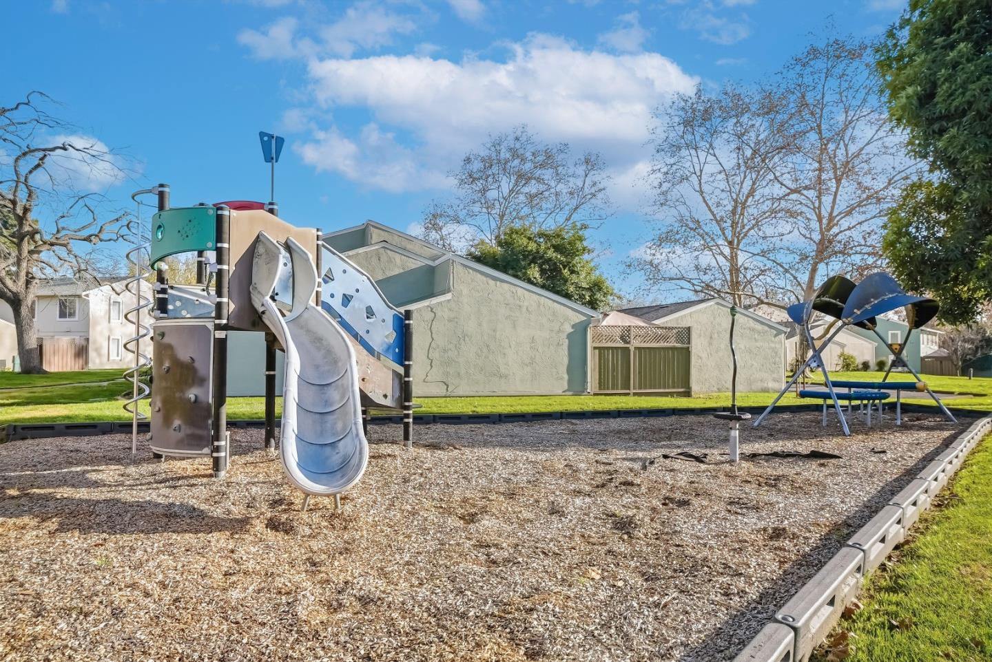 Detail Gallery Image 33 of 39 For 1136 Ribisi Cir, San Jose,  CA 95131 - 4 Beds | 2 Baths