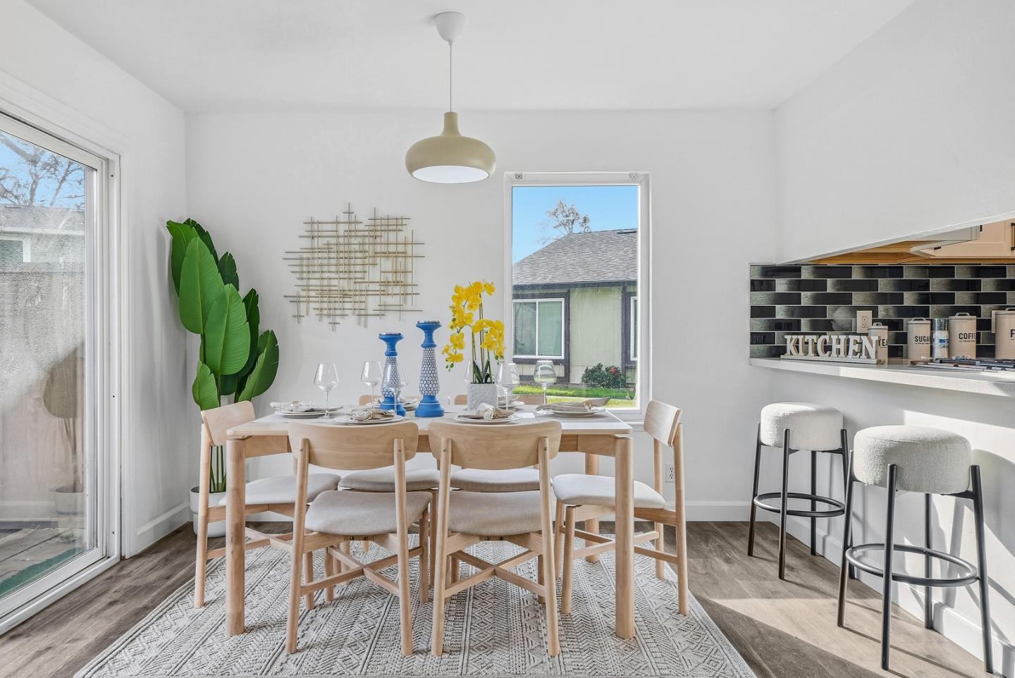 Detail Gallery Image 8 of 39 For 1136 Ribisi Cir, San Jose,  CA 95131 - 4 Beds | 2 Baths