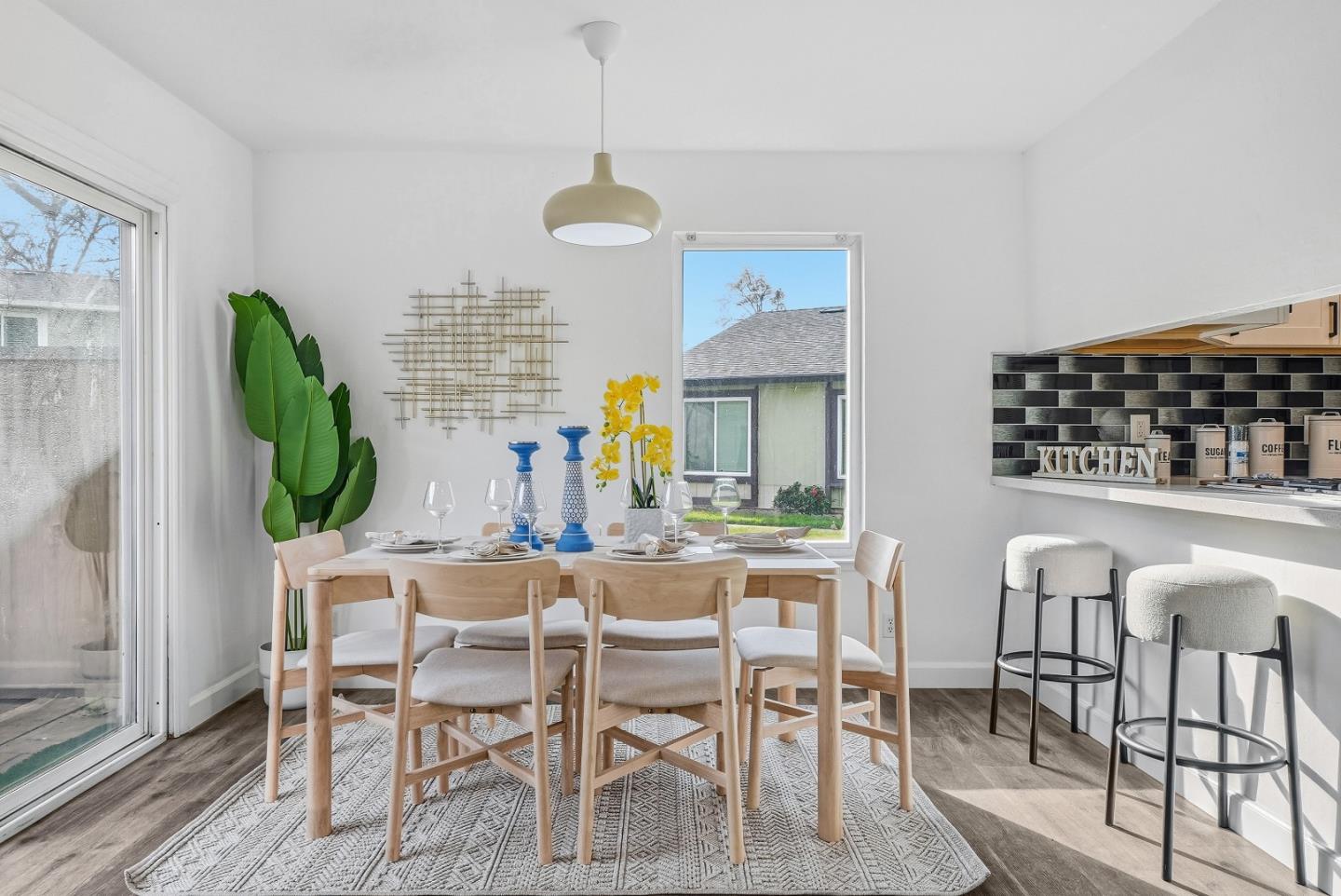 Detail Gallery Image 9 of 39 For 1136 Ribisi Cir, San Jose,  CA 95131 - 4 Beds | 2 Baths