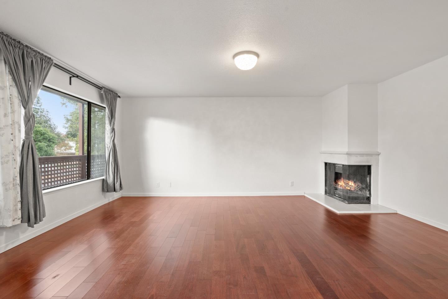 Detail Gallery Image 12 of 41 For 1227 Woodside Rd #2,  Redwood City,  CA 94061 - 2 Beds | 2 Baths