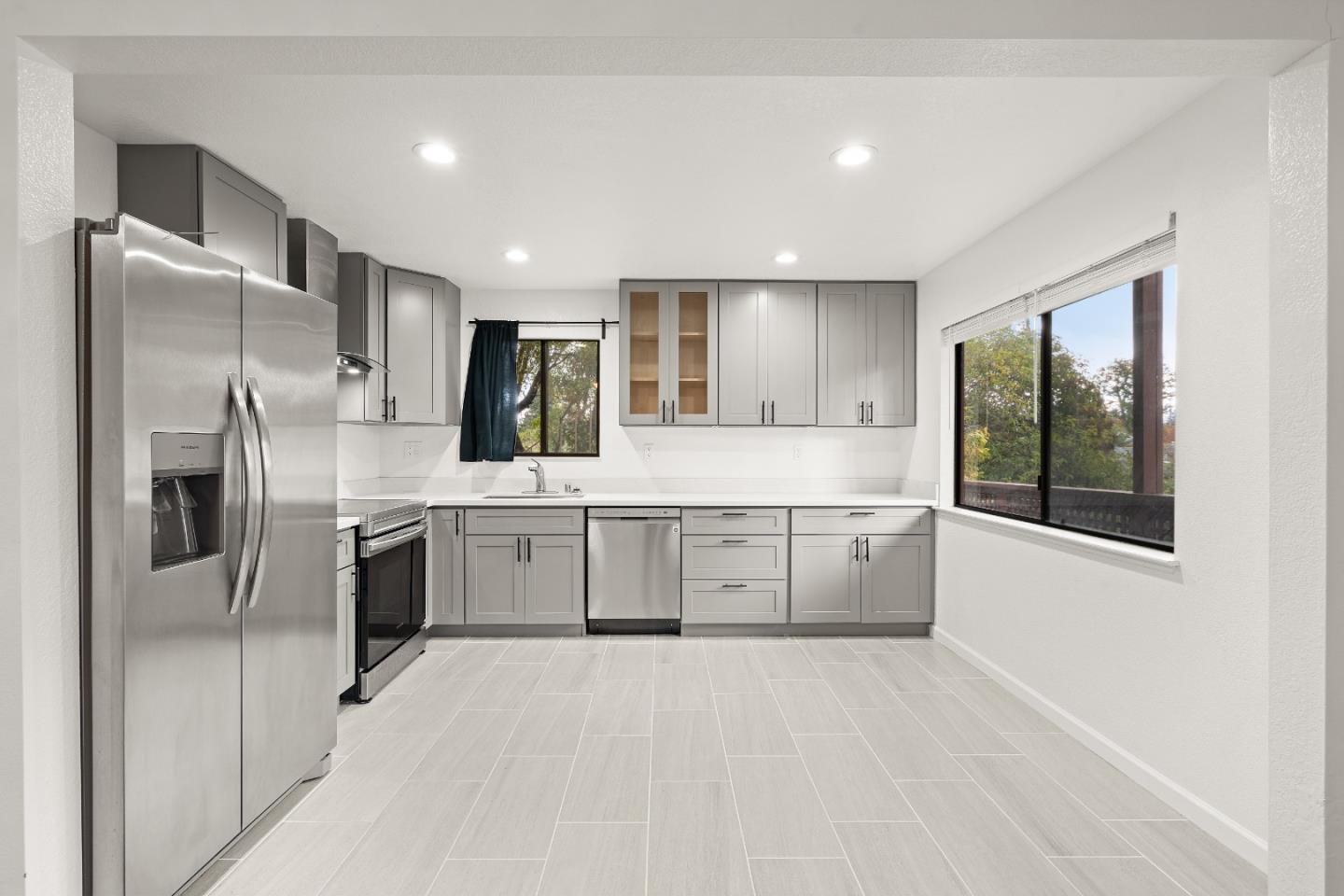 Detail Gallery Image 16 of 41 For 1227 Woodside Rd #2,  Redwood City,  CA 94061 - 2 Beds | 2 Baths