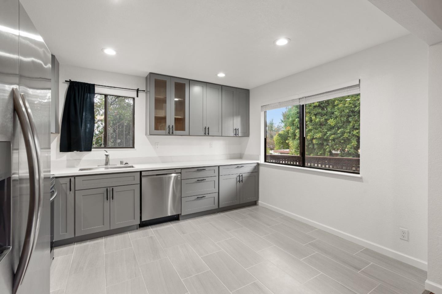 Detail Gallery Image 17 of 41 For 1227 Woodside Rd #2,  Redwood City,  CA 94061 - 2 Beds | 2 Baths