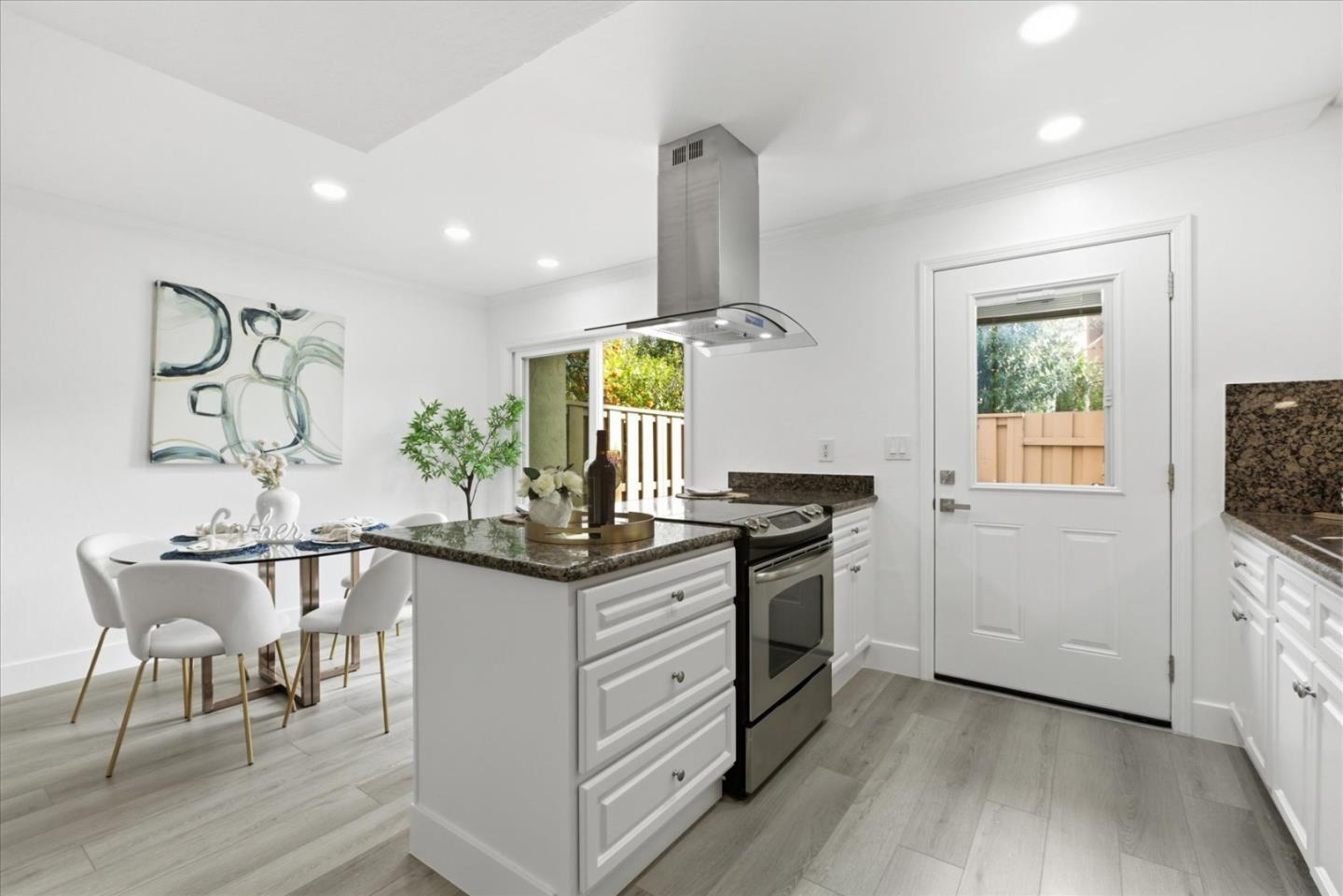 Detail Gallery Image 13 of 48 For 125 Connemara Way #71,  Sunnyvale,  CA 94087 - 2 Beds | 1/1 Baths