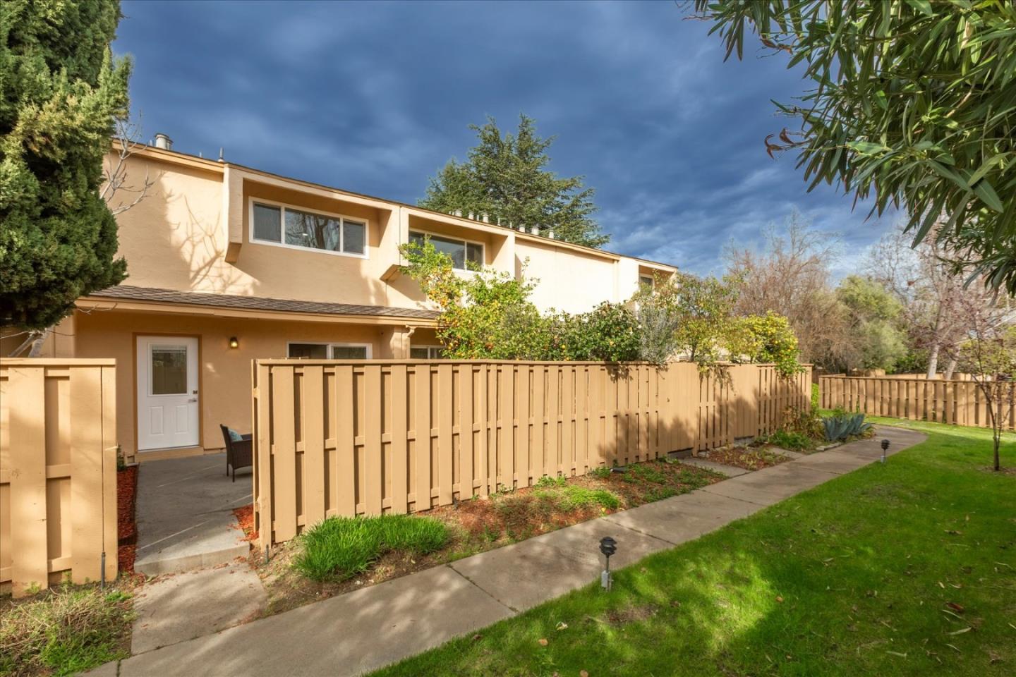 Detail Gallery Image 28 of 48 For 125 Connemara Way #71,  Sunnyvale,  CA 94087 - 2 Beds | 1/1 Baths