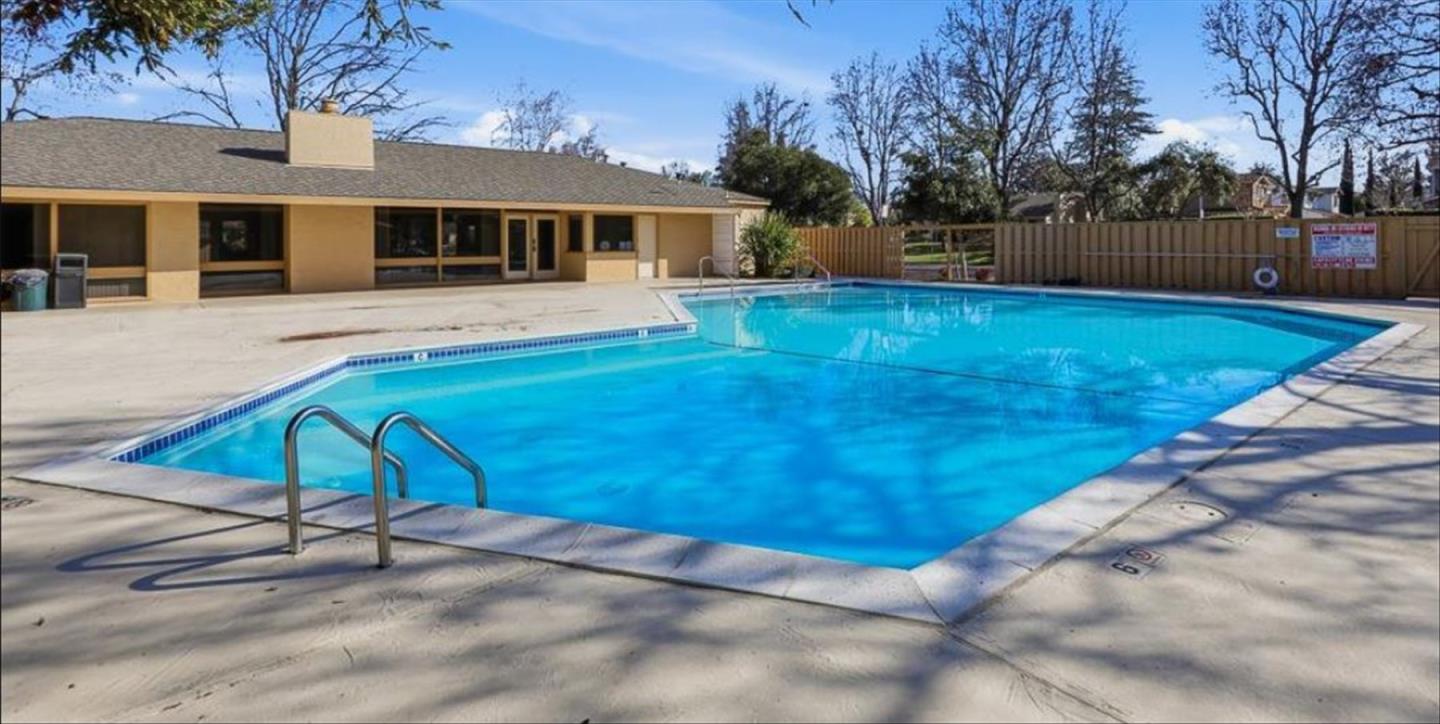 Detail Gallery Image 38 of 48 For 125 Connemara Way #71,  Sunnyvale,  CA 94087 - 2 Beds | 1/1 Baths