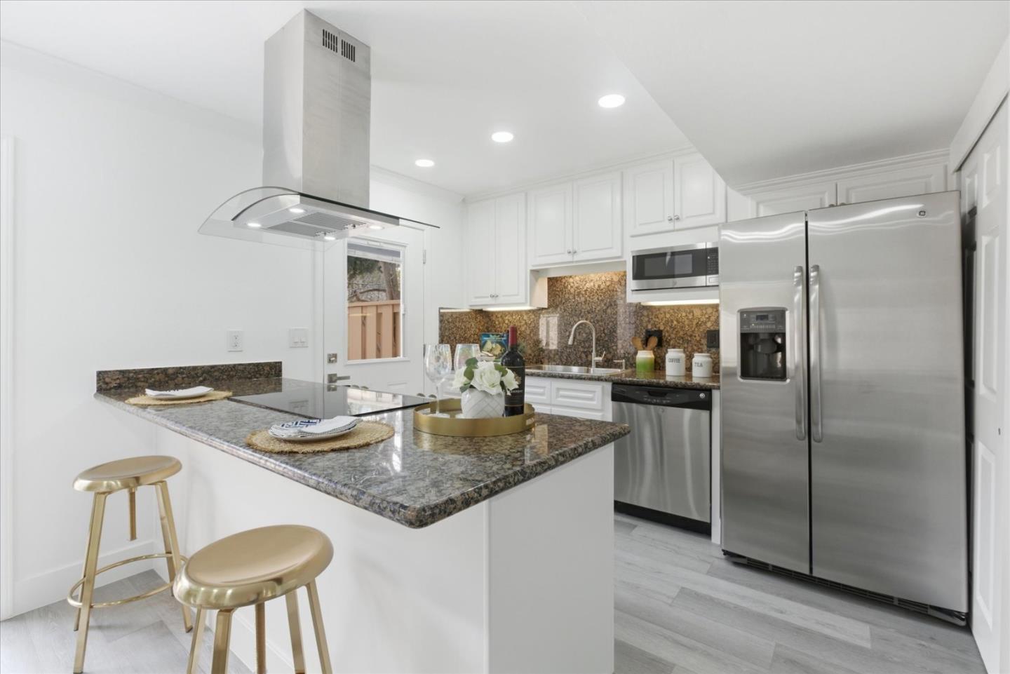 Detail Gallery Image 9 of 48 For 125 Connemara Way #71,  Sunnyvale,  CA 94087 - 2 Beds | 1/1 Baths