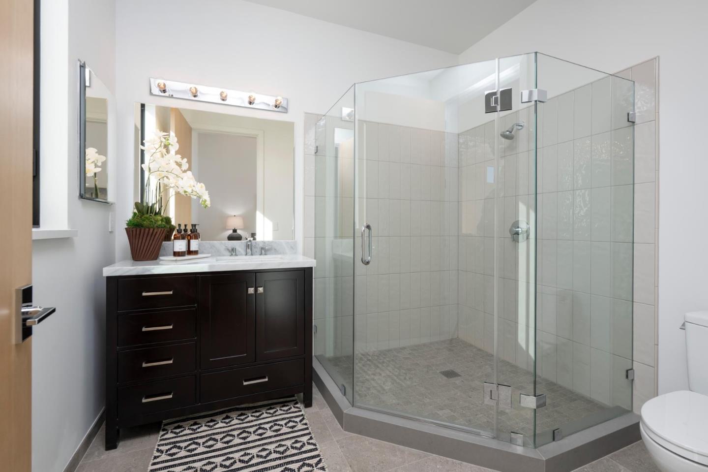 Detail Gallery Image 13 of 35 For 45 Calaveras Ct, Hillsborough,  CA 94010 - 8 Beds | 7 Baths