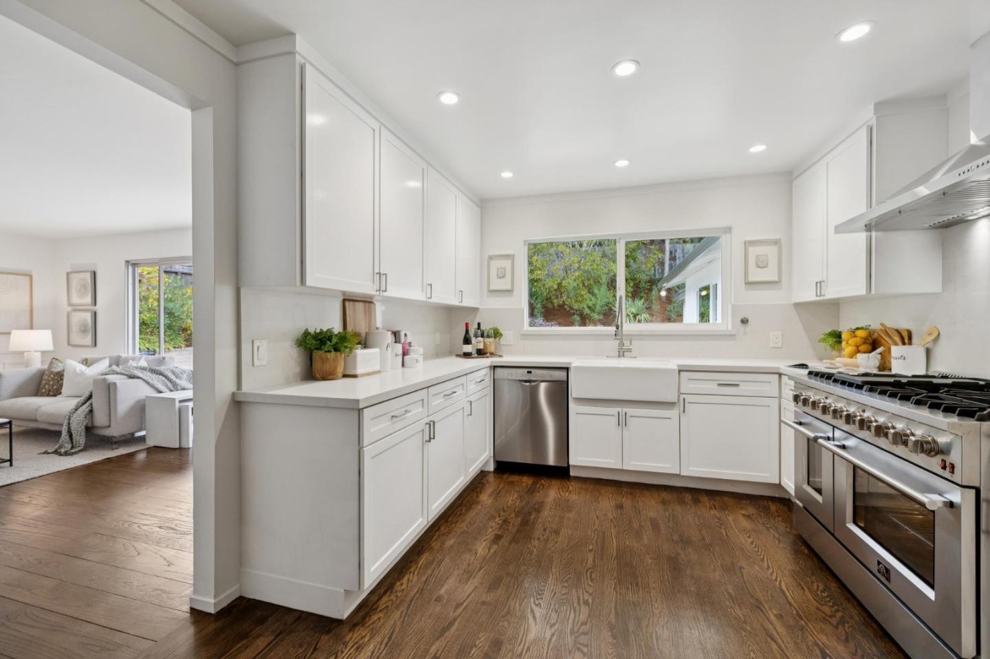 Detail Gallery Image 19 of 60 For 3032 Arguello Dr, Burlingame,  CA 94010 - 4 Beds | 2 Baths