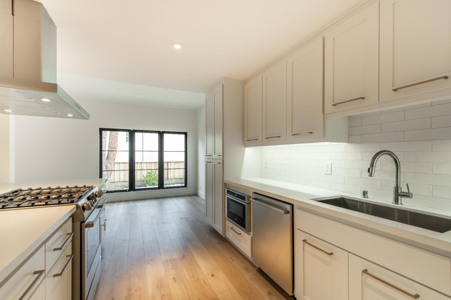 Detail Gallery Image 4 of 10 For 1326 Hoover St #6,  Menlo Park,  CA 94025 - 1 Beds | 2 Baths