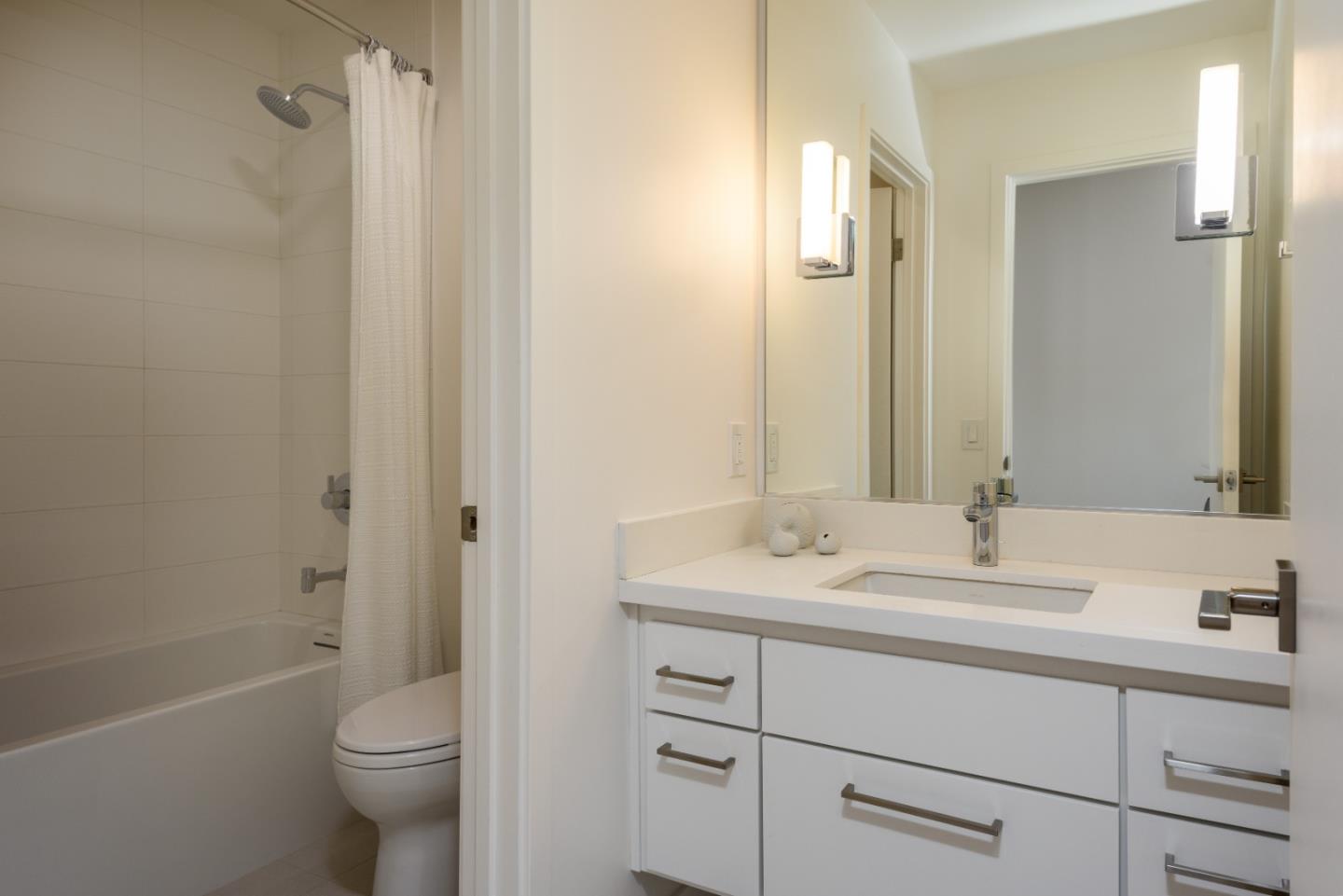 Detail Gallery Image 9 of 10 For 1326 Hoover St #6,  Menlo Park,  CA 94025 - 1 Beds | 2 Baths