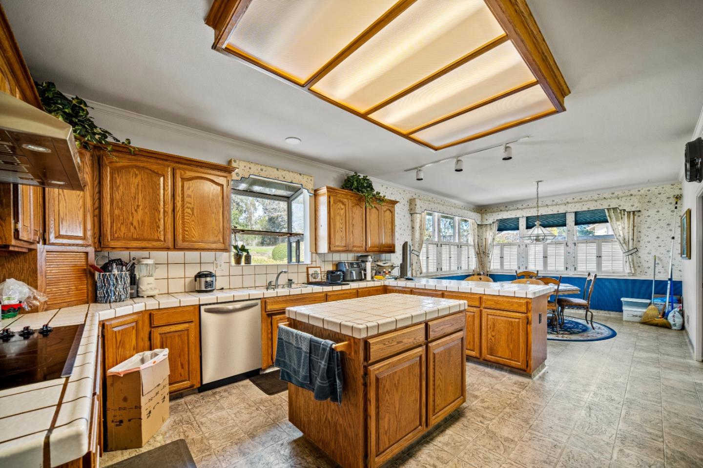 Detail Gallery Image 13 of 50 For 18430 Meadow Ridge Rd, Prunedale,  CA 93907 - 4 Beds | 3 Baths