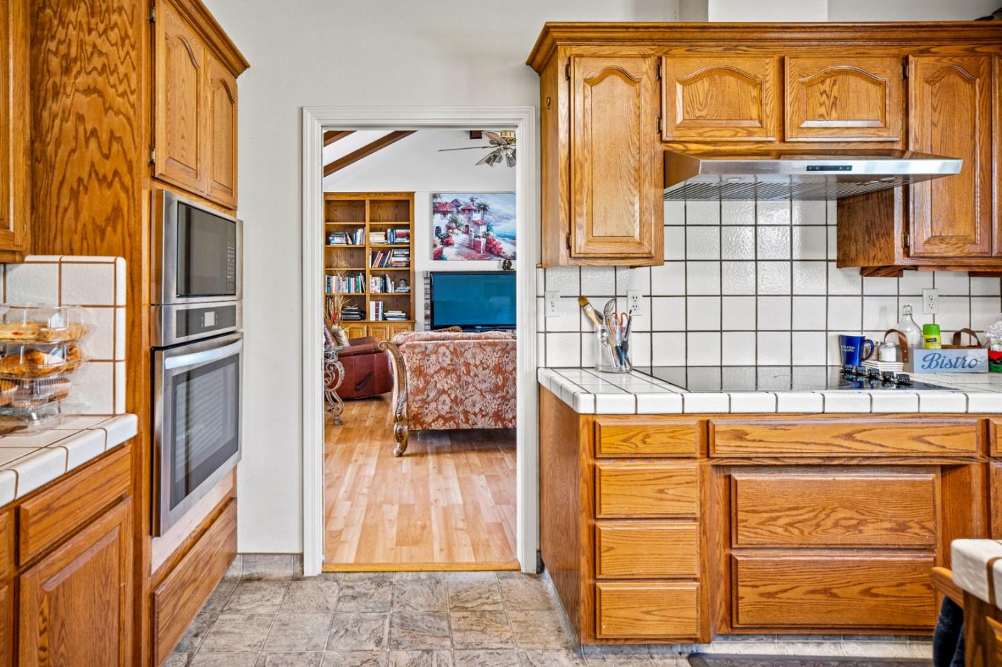 Detail Gallery Image 16 of 50 For 18430 Meadow Ridge Rd, Prunedale,  CA 93907 - 4 Beds | 3 Baths