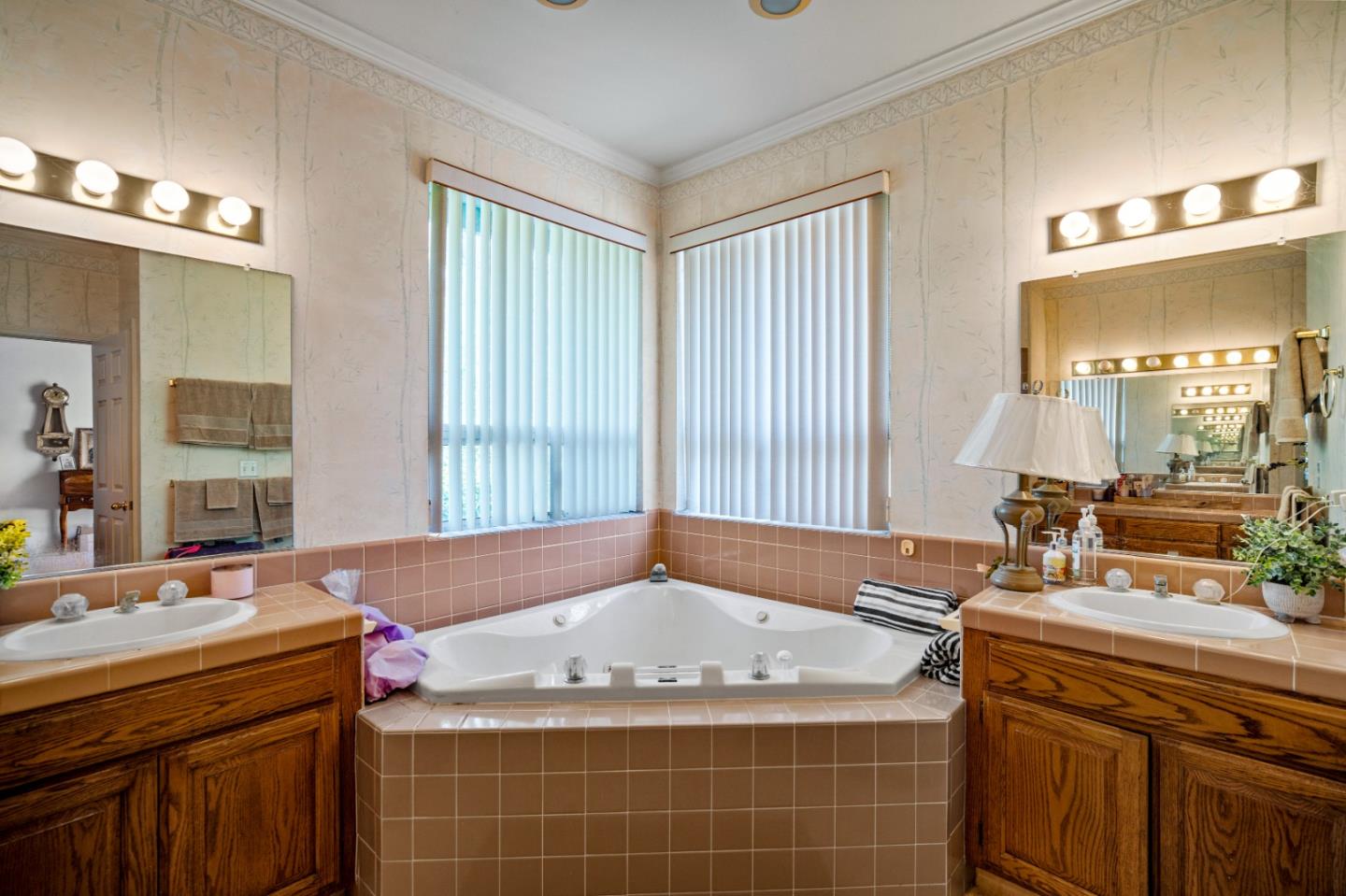 Detail Gallery Image 30 of 50 For 18430 Meadow Ridge Rd, Prunedale,  CA 93907 - 4 Beds | 3 Baths