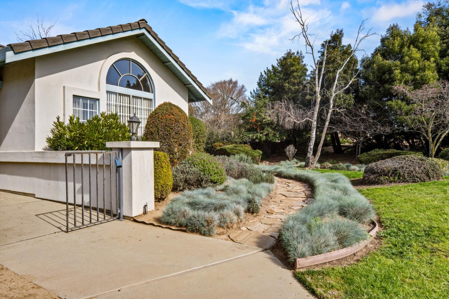 Detail Gallery Image 4 of 50 For 18430 Meadow Ridge Rd, Prunedale,  CA 93907 - 4 Beds | 3 Baths