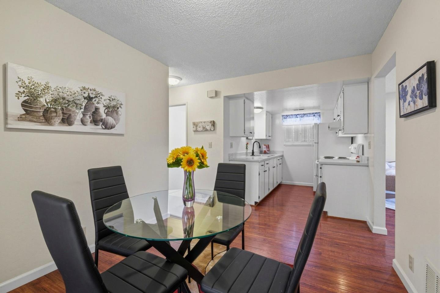 Detail Gallery Image 11 of 31 For 227 Hushbeck Ave, Watsonville,  CA 95076 - 2 Beds | 1 Baths