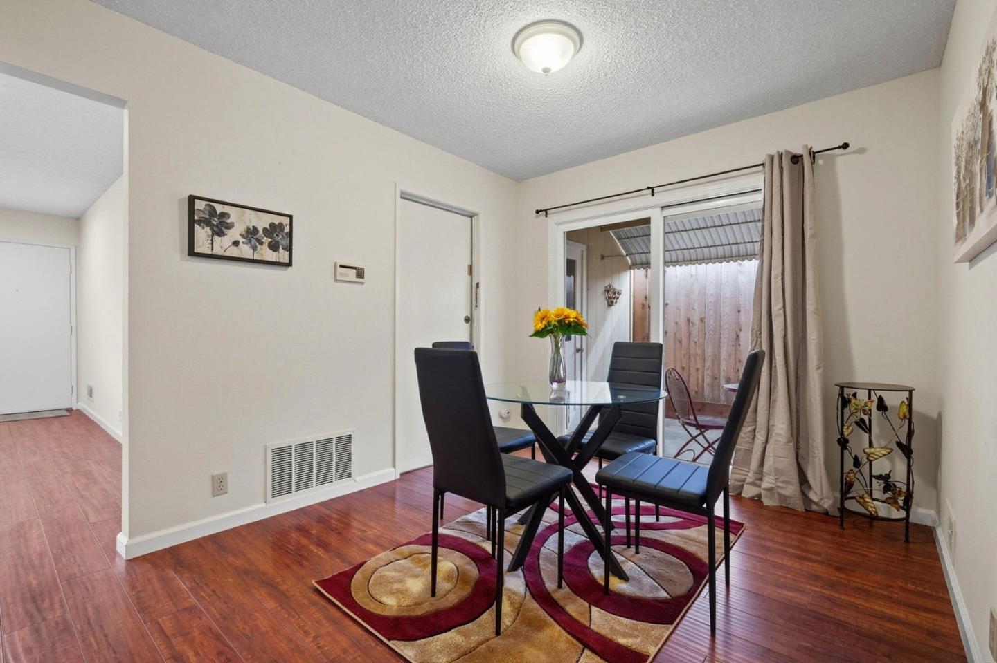 Detail Gallery Image 12 of 31 For 227 Hushbeck Ave, Watsonville,  CA 95076 - 2 Beds | 1 Baths