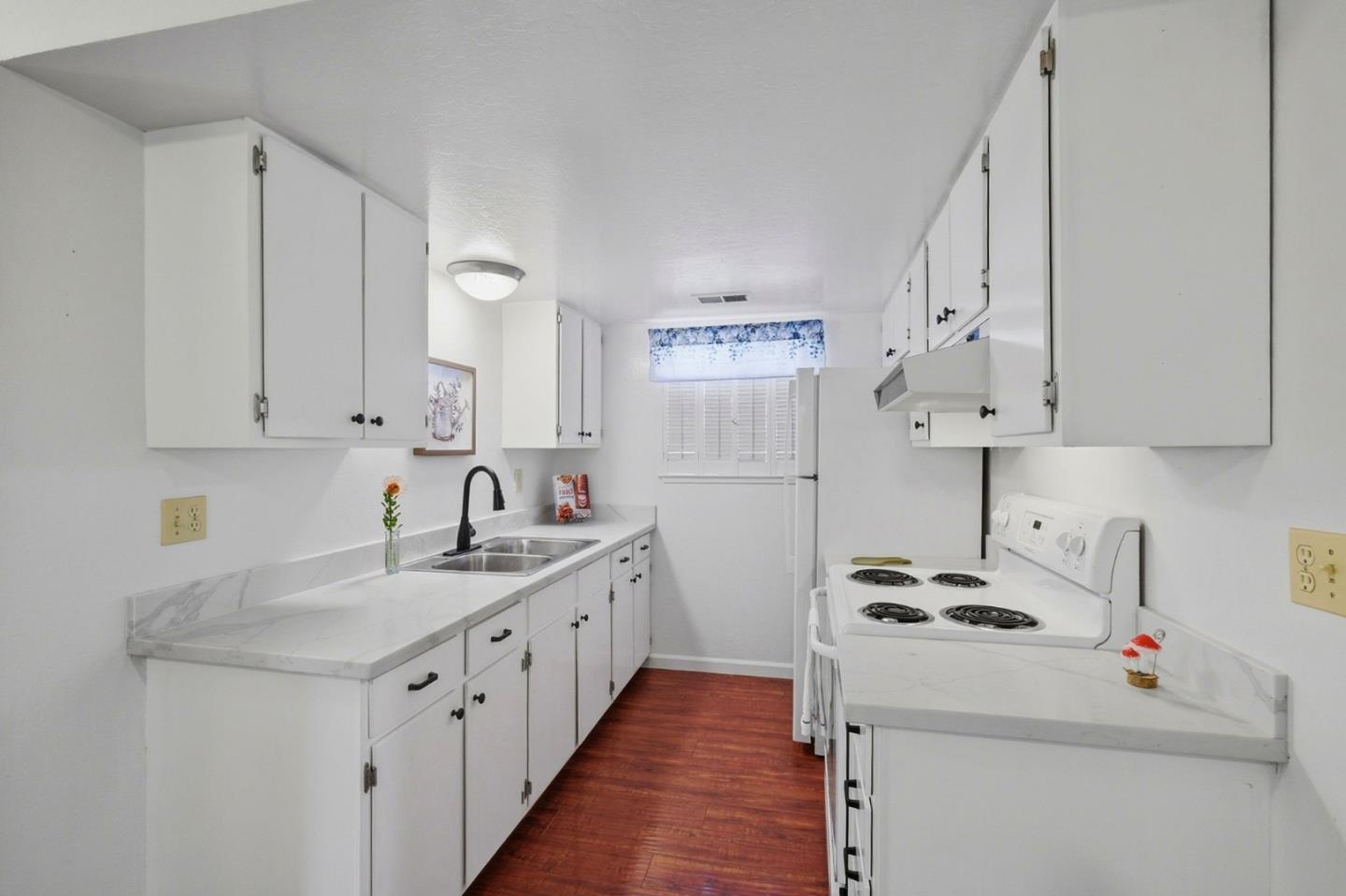 Detail Gallery Image 7 of 31 For 227 Hushbeck Ave, Watsonville,  CA 95076 - 2 Beds | 1 Baths