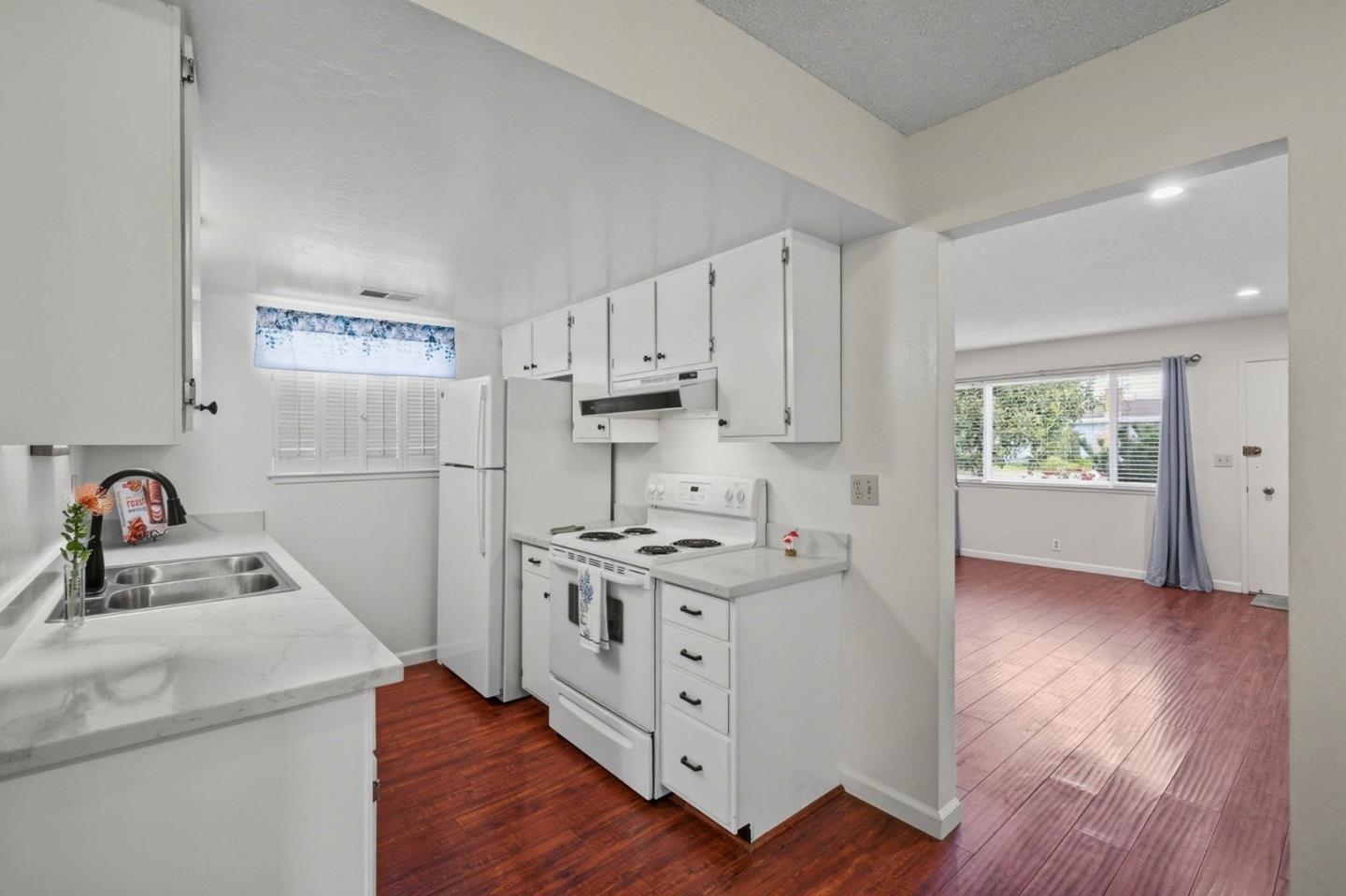 Detail Gallery Image 8 of 31 For 227 Hushbeck Ave, Watsonville,  CA 95076 - 2 Beds | 1 Baths