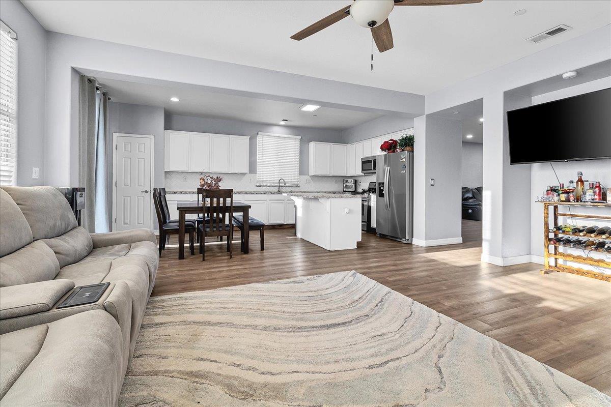 Detail Gallery Image 11 of 47 For 359 Barbera Way, Greenfield,  CA 93927 - 4 Beds | 3 Baths