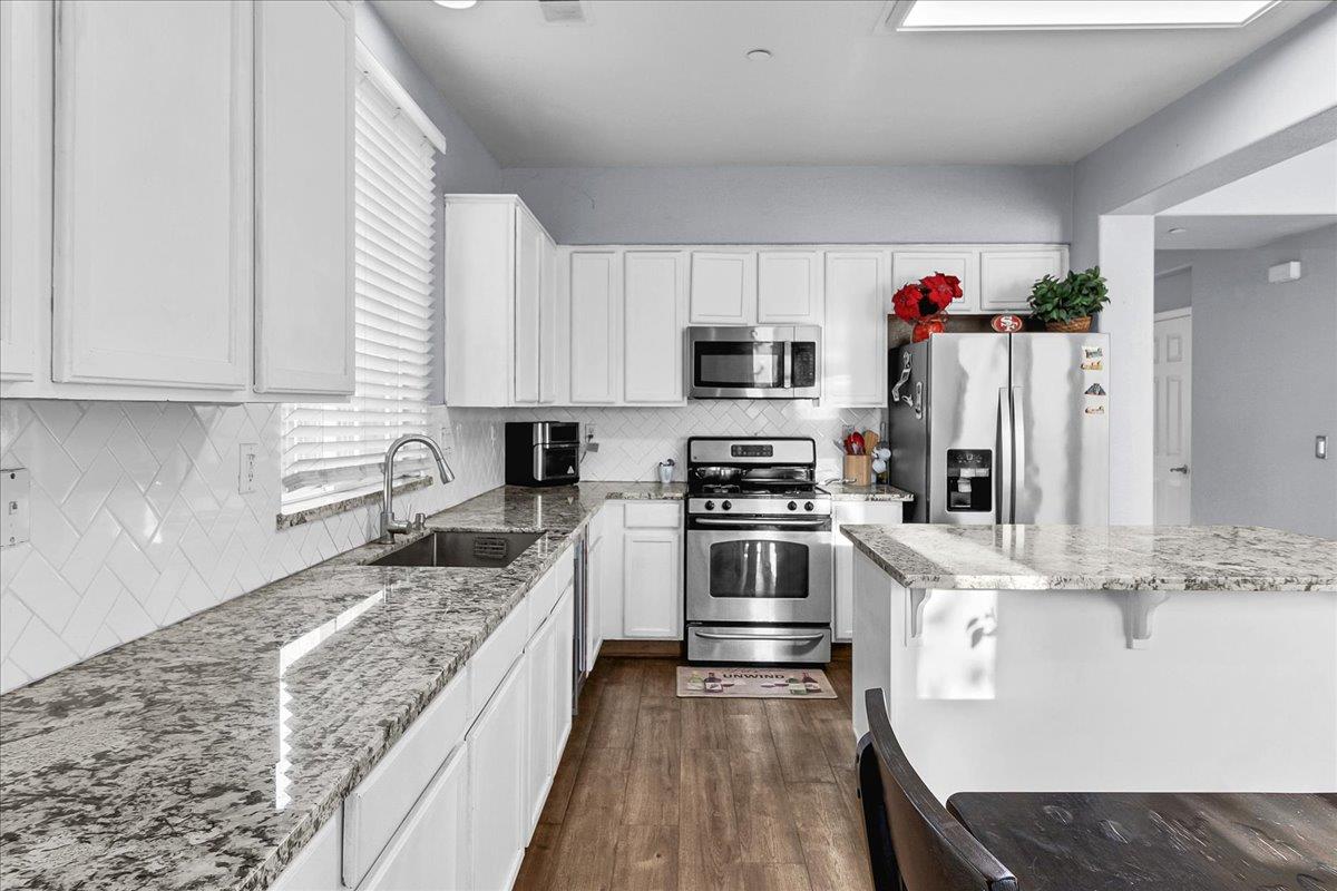 Detail Gallery Image 14 of 47 For 359 Barbera Way, Greenfield,  CA 93927 - 4 Beds | 3 Baths